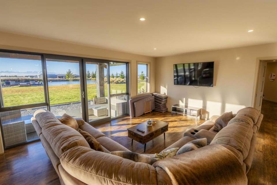 West Manor House in Twizel