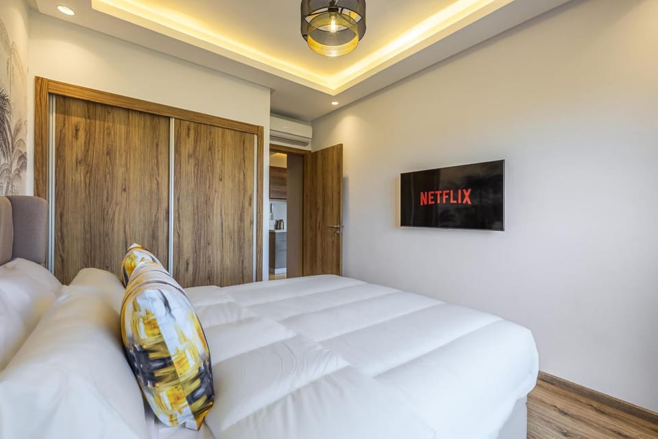 Bed, TV and multimedia, Photo of the whole room, Bedroom, wardrobe