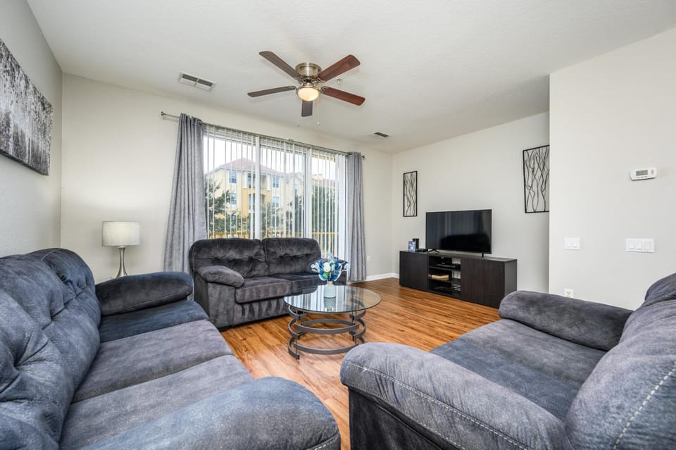 Gorgeous Townhome Near Parks and Convention - 4036 House in Orlando
