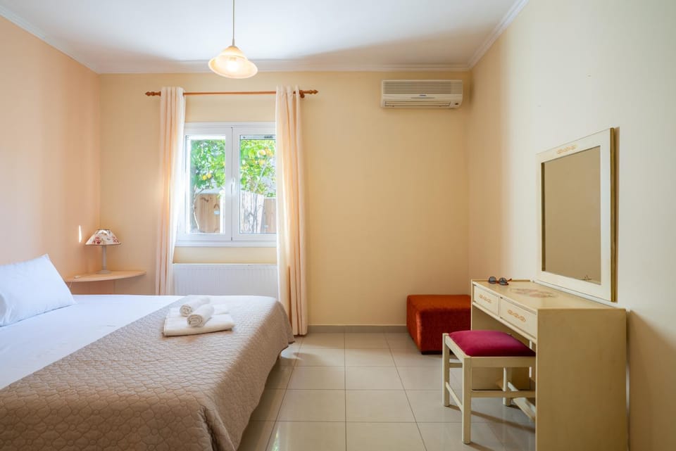 Bed, Photo of the whole room, Bedroom, towels, air conditioner
