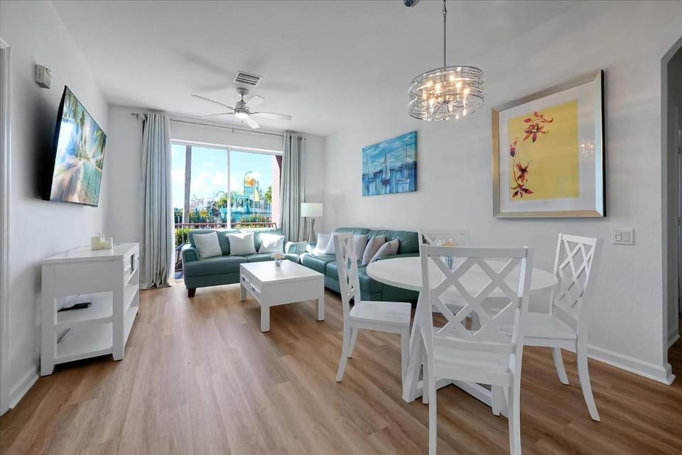 Day, TV and multimedia, Living room, Seating area, Dining area, furniture, air conditioner