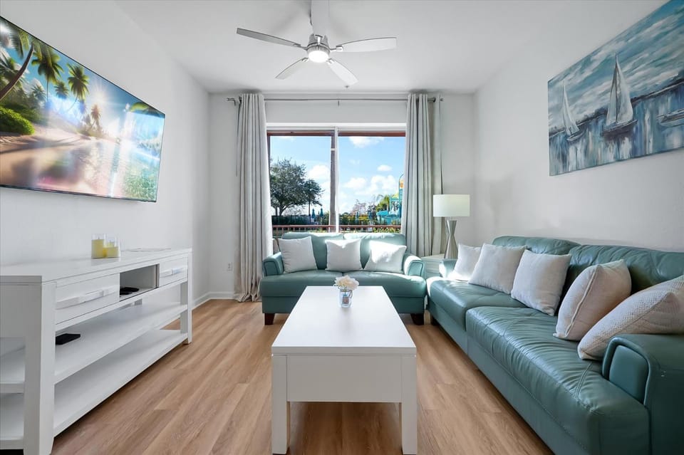 Day, TV and multimedia, Living room, Seating area, furniture
