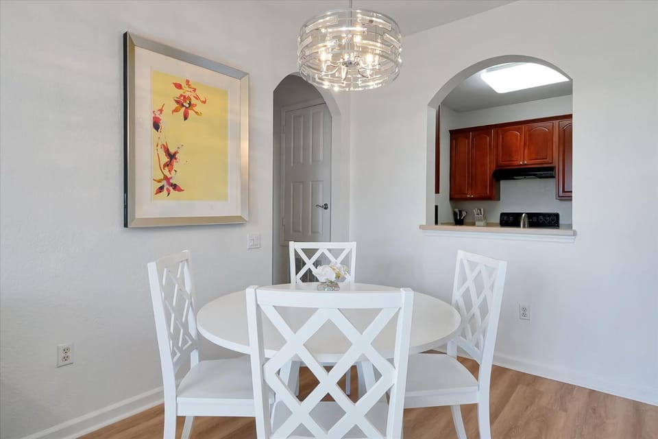 Kitchen or kitchenette, Dining area, furniture