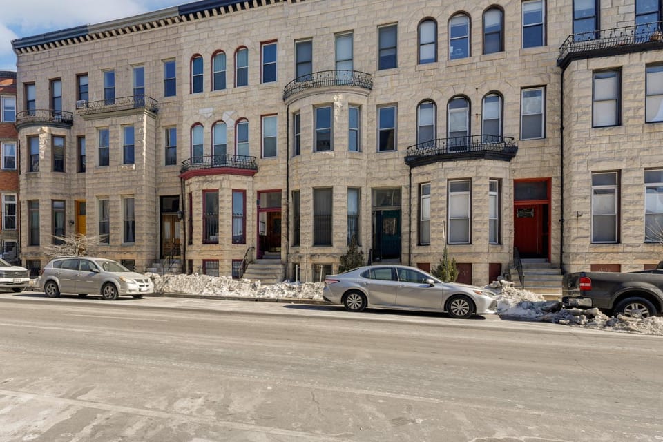 1 Block to Penn Station-Baltimore! Urban Studio Apartment in Baltimore