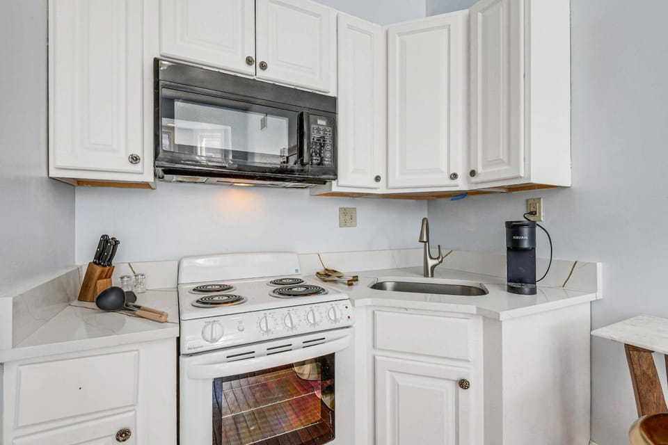 1 Block to Penn Station-Baltimore! Urban Studio Apartment in Baltimore