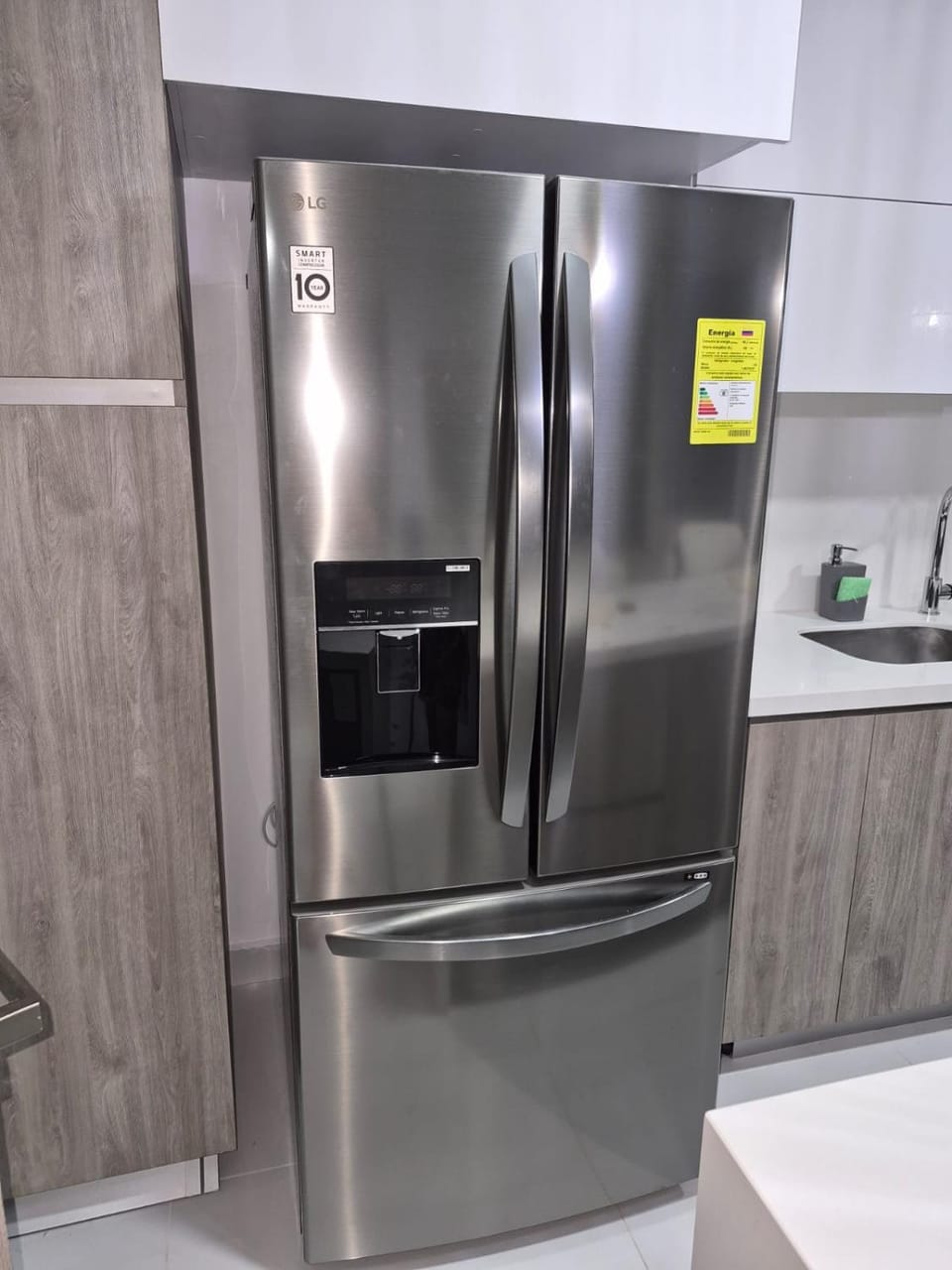 Exclusive 13th-Floor Luxury Apt in Garden City Apartment in Cali