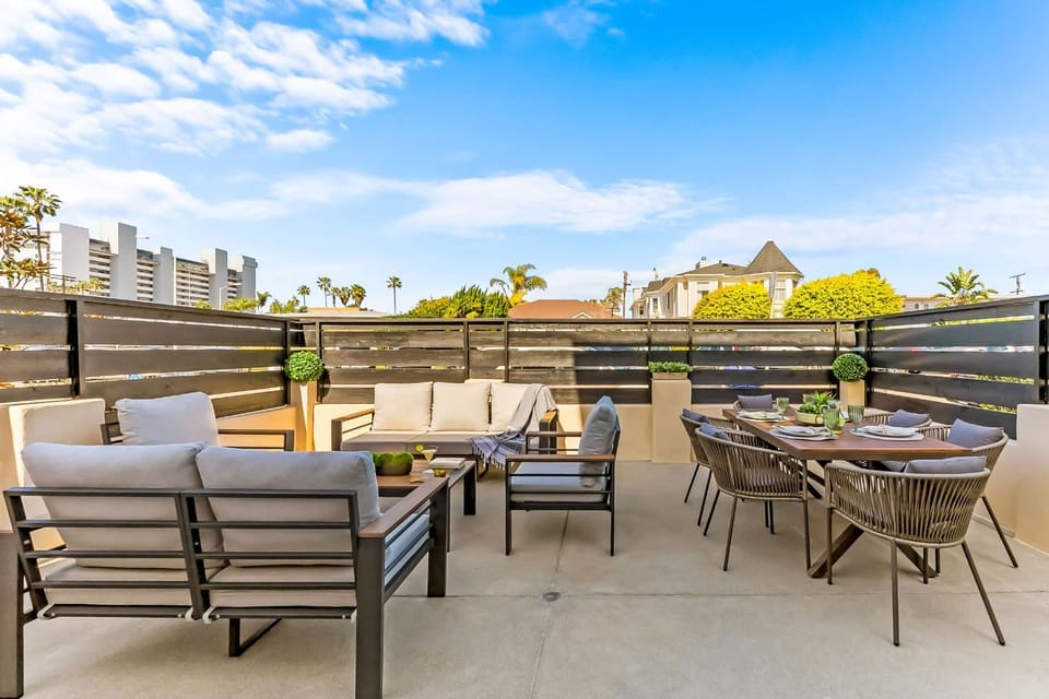 PB Beach Compound - 2 New Homes Steps to Sand House in Pacific Beach