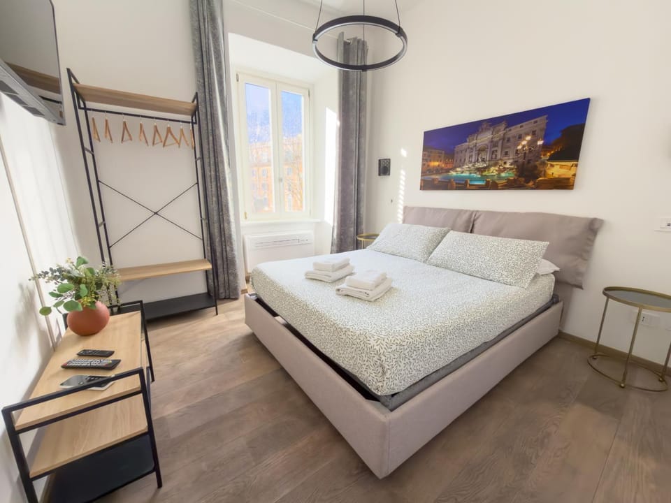 Photo of the whole room, Bedroom