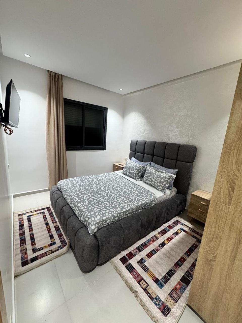 Property building, Bed, Photo of the whole room, Decorative detail, Bedroom, Area and facilities, internet