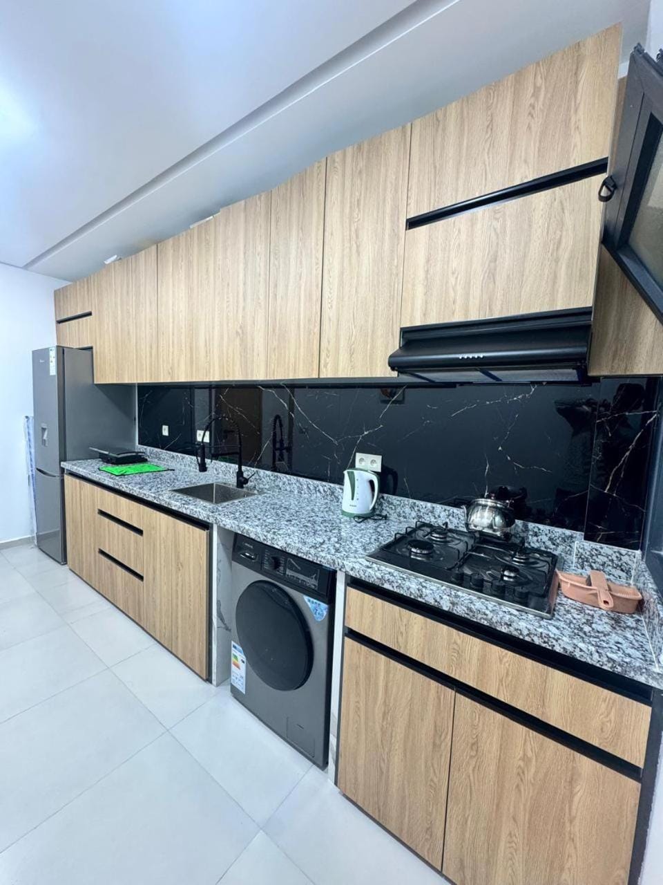 Property building, Kitchen or kitchenette, Kitchen or kitchenette, Communal kitchen, Breakfast, washing machine, washing machine, kitchen