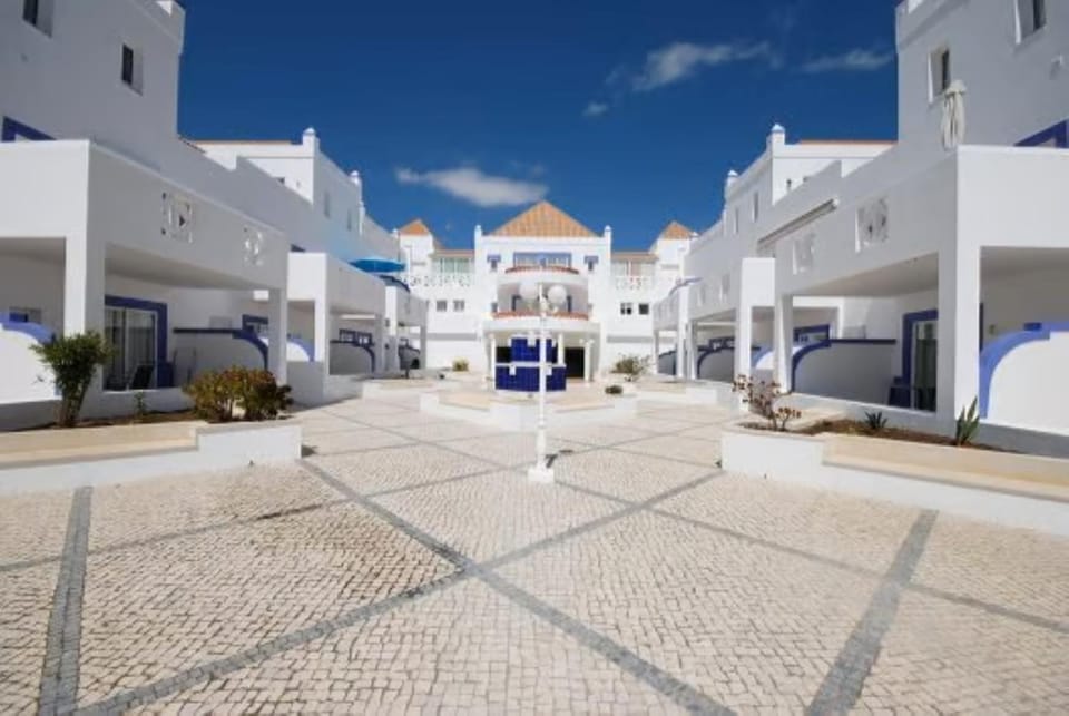 Property building, Facade/entrance, Off site