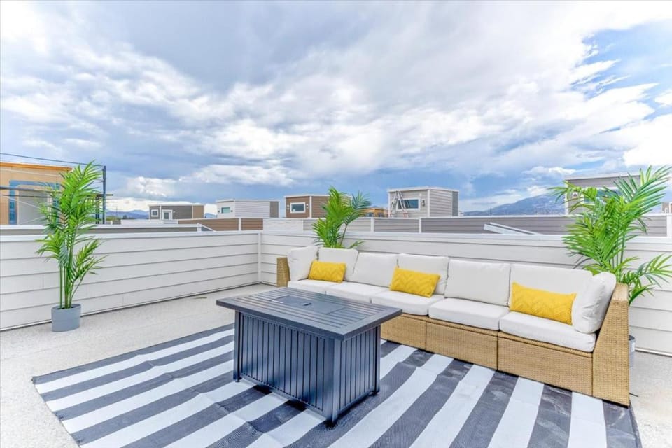 Modern 4BR Home Rooftop Patio Mountain Views House in American Fork