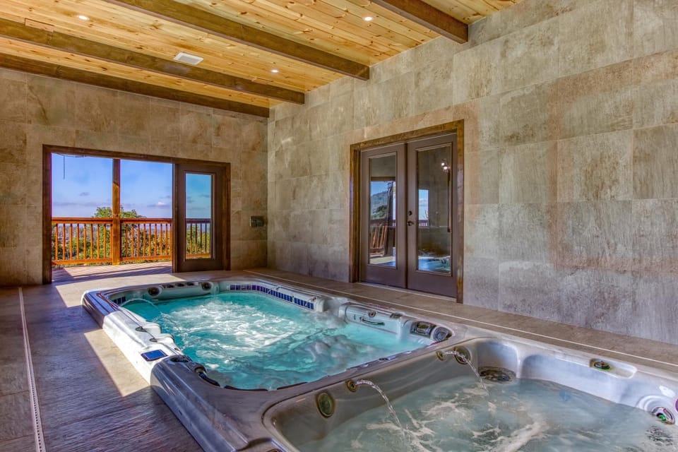 Luxury Cabin 4BR 5BA Amazing View Indoor Pool Huge Game Room WiFi Fire Pit Cabin in Gatlinburg