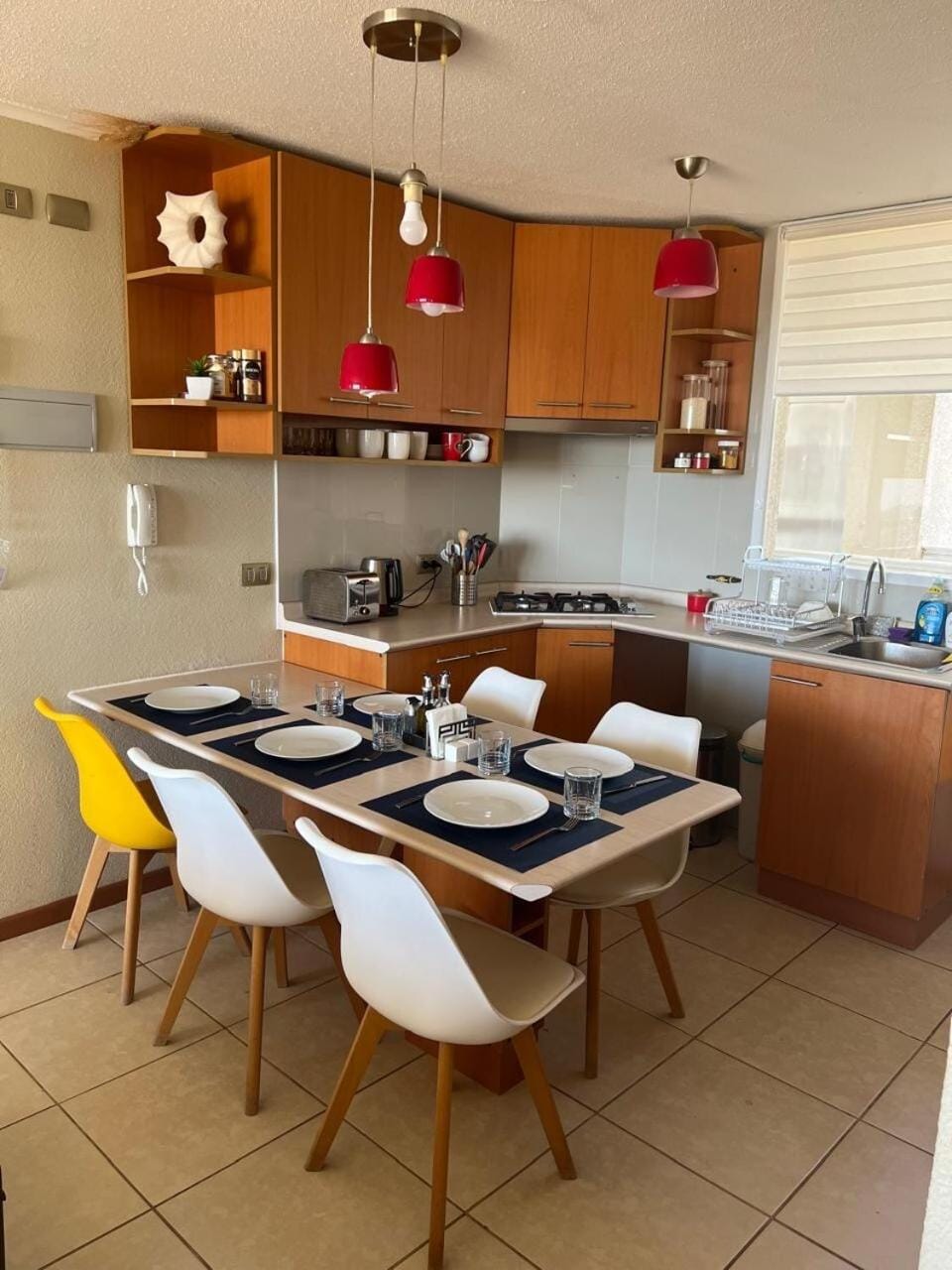 Kitchen or kitchenette, Dining area