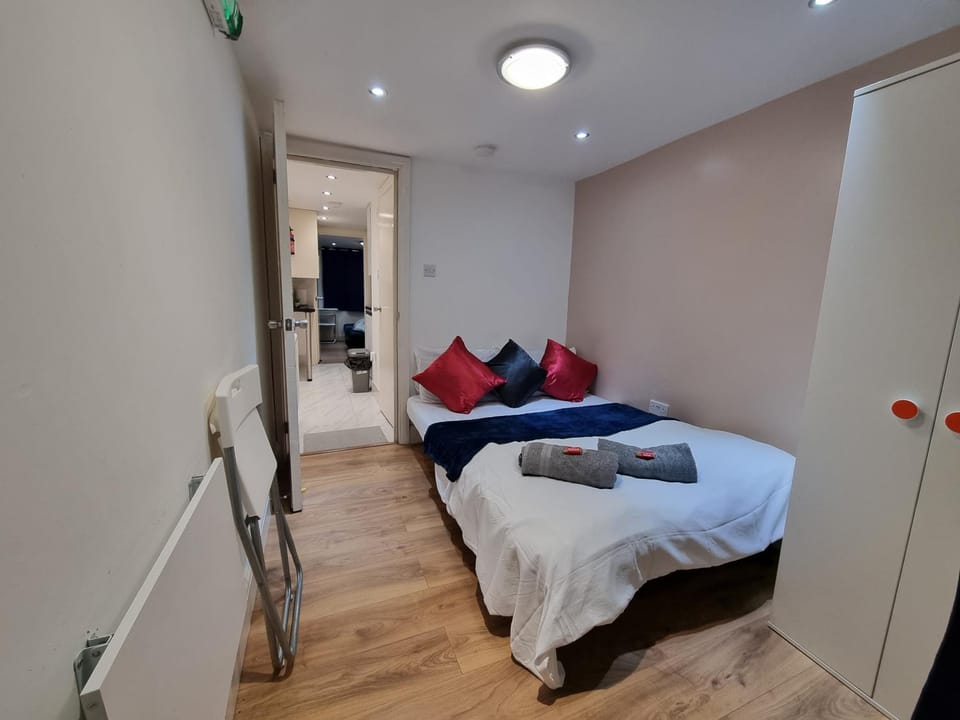 Amazing 4 bed house- Feltham, London, Heathrow Apartment in London Borough of Hounslow
