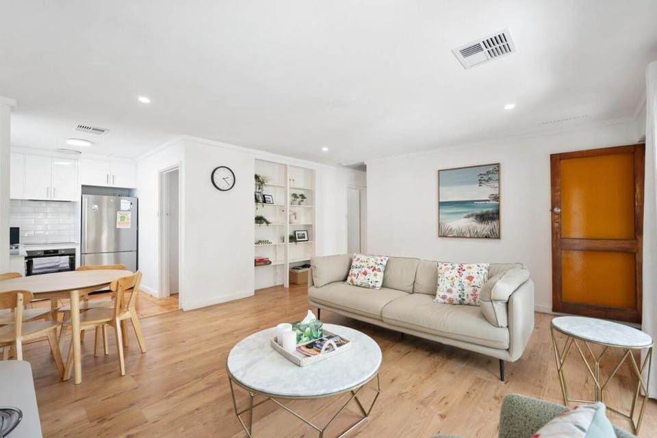 Wembley Downs Treetop Retreat House in Perth