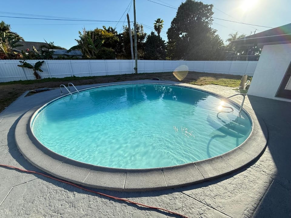 Sunny Cape Coral, free Heated Pool from Nov March No extras Fees Apartment in Cape Coral