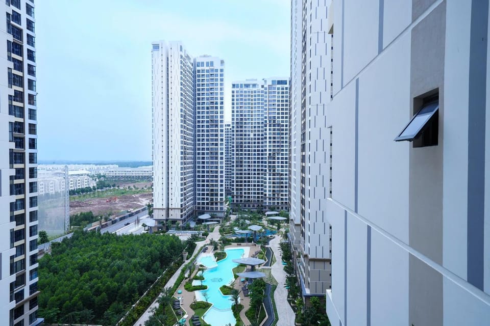 Gloly Hight - 3 2 luxurious bedrooms, near vincom maga mall Apartment in Ho Chi Minh City