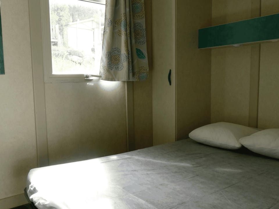 Chalet 4 Chambres Pour 8 Personnes - API-1-52-1869 Campground/ 
RV Resort in Salernes