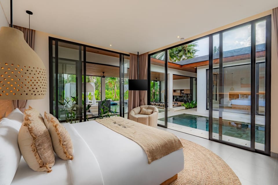 Bed, Bedroom, Pool view