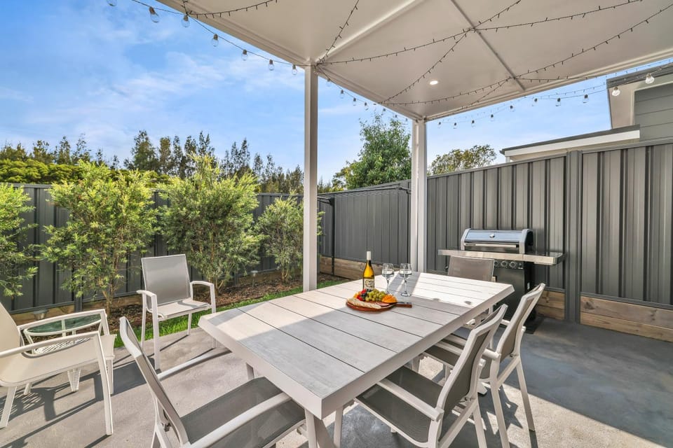 BBQ facilities, Seating area, Dining area