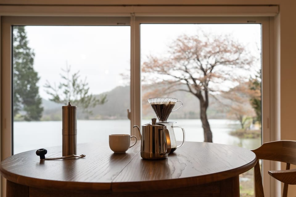 Natural landscape, Coffee/tea facilities, Dining area, Lake view, Mountain view, River view