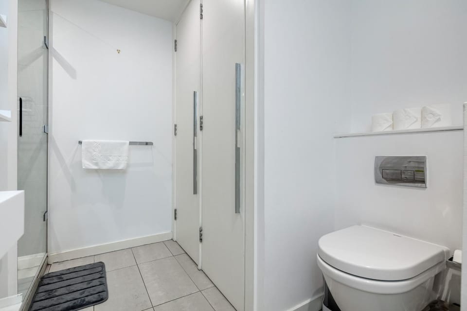 AC Fresh! Super-king 3bd 2bth Luxury Pad Nr Palace Apartment in City of Westminster
