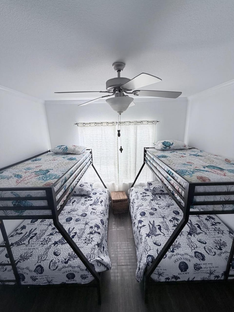 Bedroom, bunk bed