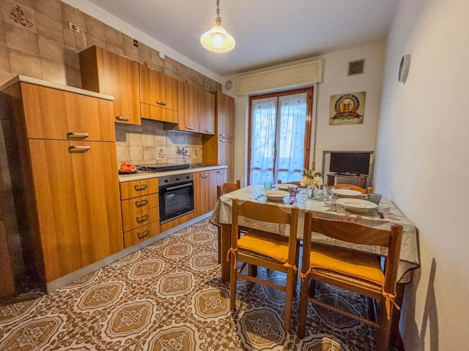Kitchen or kitchenette, Dining area, oven, pet friendly, stove