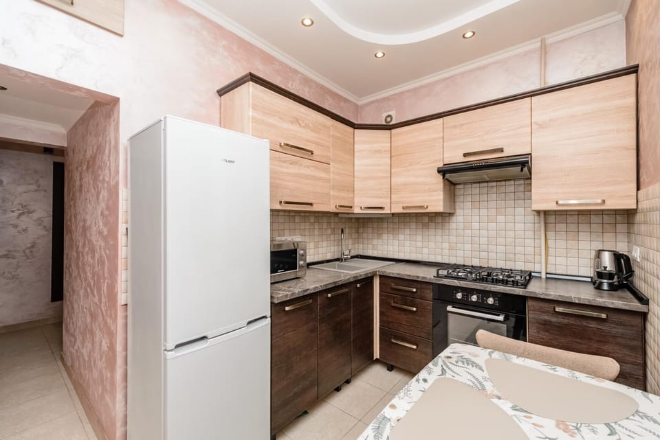Kitchen or kitchenette, oven, stove