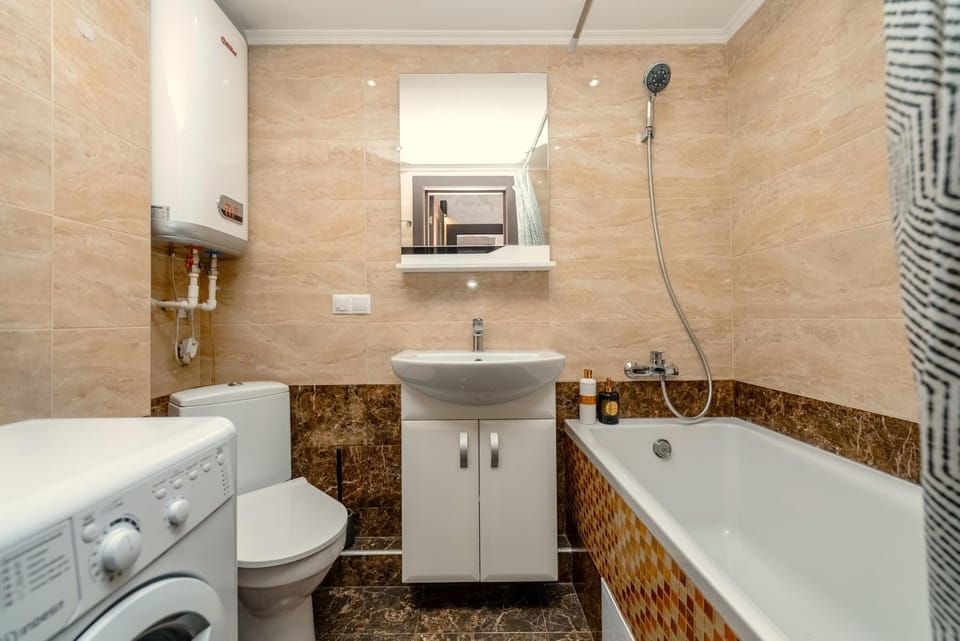 Bathroom, Bath, towels, washing machine, dryer