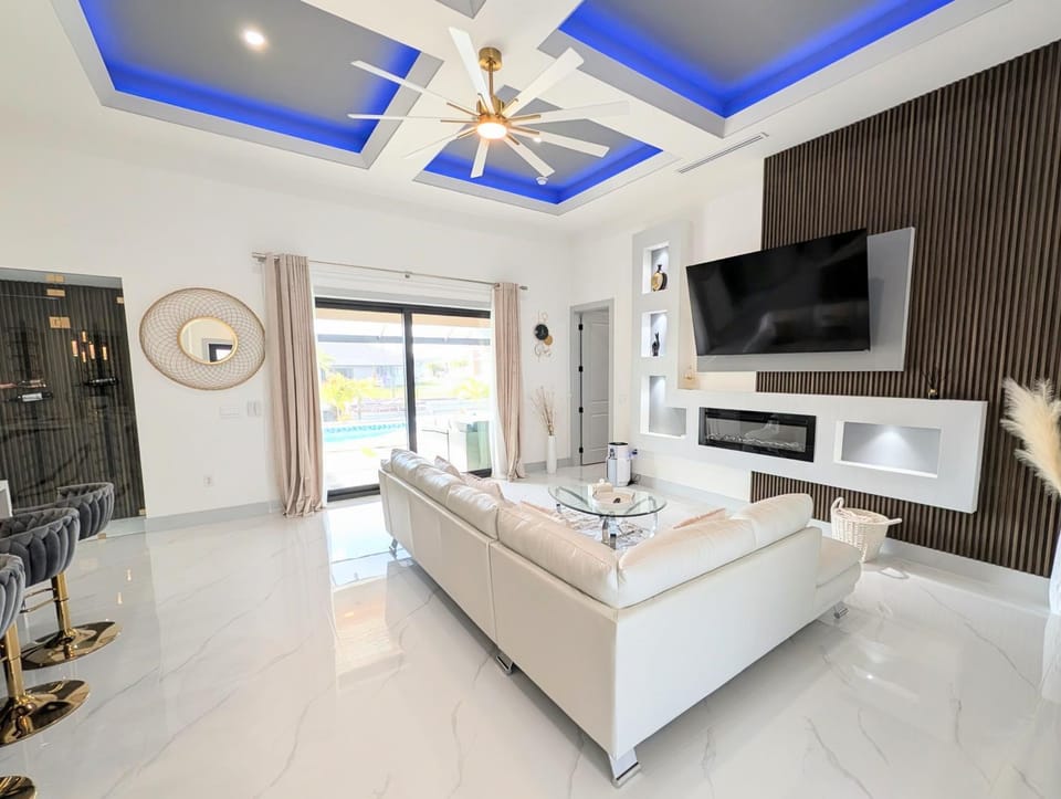 Cape Coral Waterfront Heated Pool & Spa House in Cape Coral