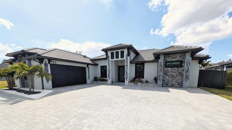 Cape Coral Waterfront Heated Pool & Spa House in Cape Coral