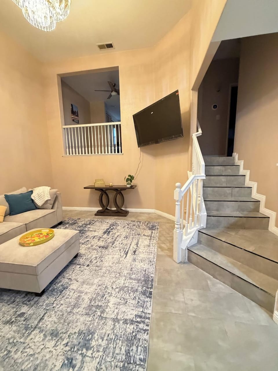 Private and Stylish 3Bdrm 3Ba Townhome, Gated Patio, King Bed, Spacious, Free Parking, Available now Apartment in National City