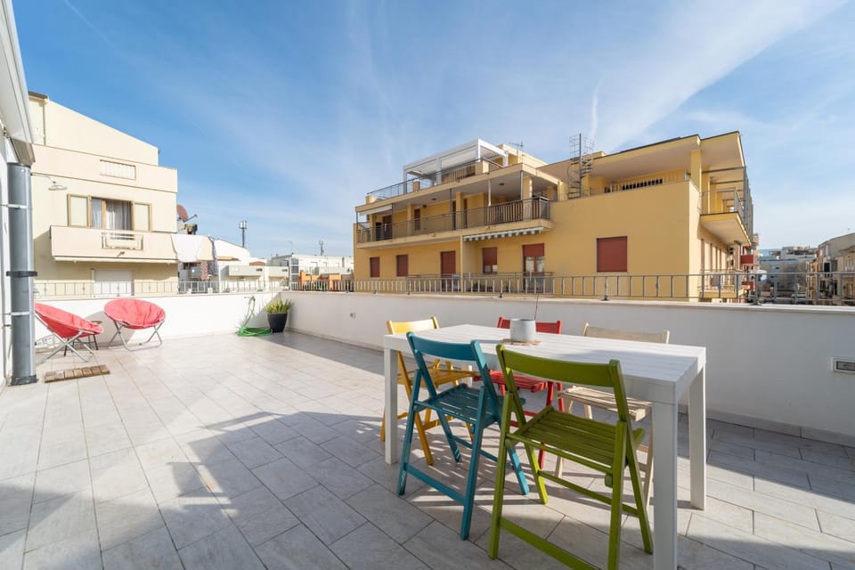 Property building, Patio, Day, View (from property/room), Balcony/Terrace, Dining area, sunbed