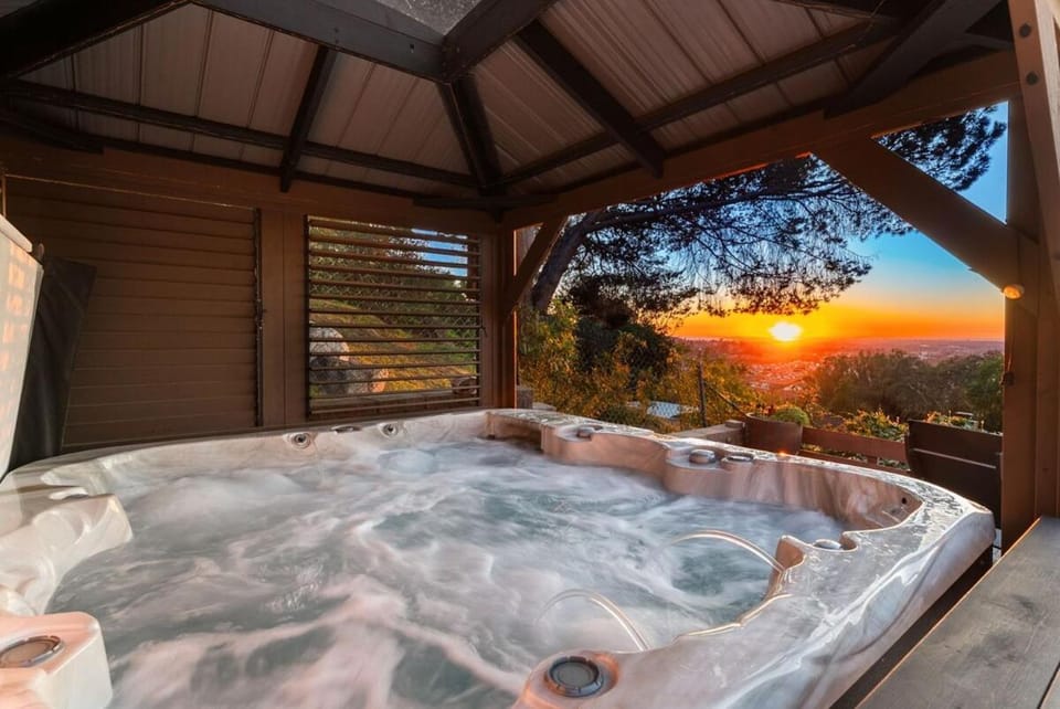 Sunset Summit by Coastline Vacation Rentals House in Casa De Oro-Mount