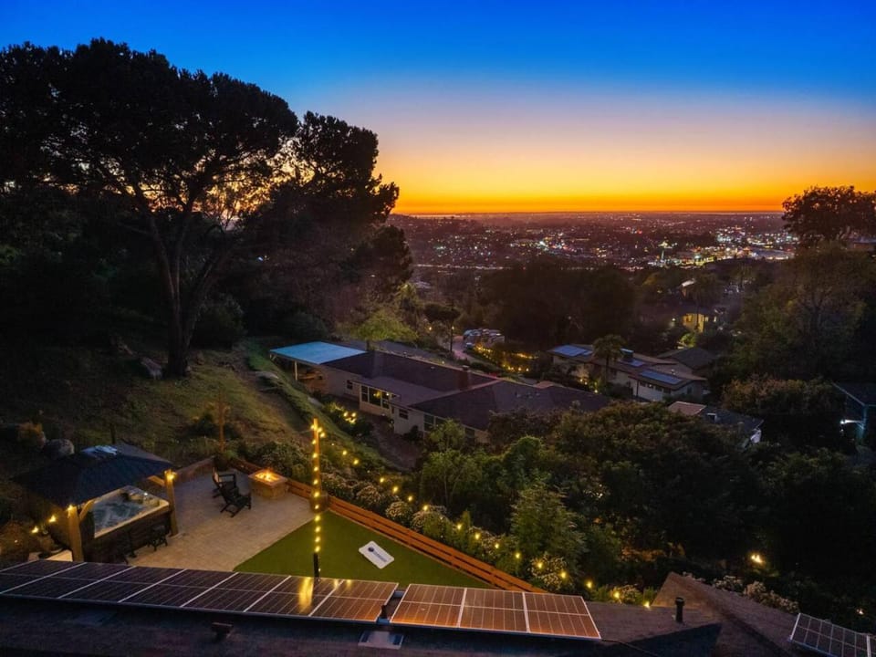 Sunset Summit by Coastline Vacation Rentals House in Casa De Oro-Mount