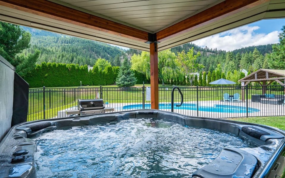 Hot Tub, Pool view, Swimming pool