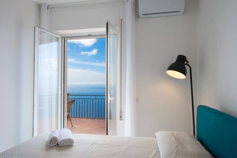 Bed, View (from property/room), Balcony/Terrace, Photo of the whole room, Bedroom