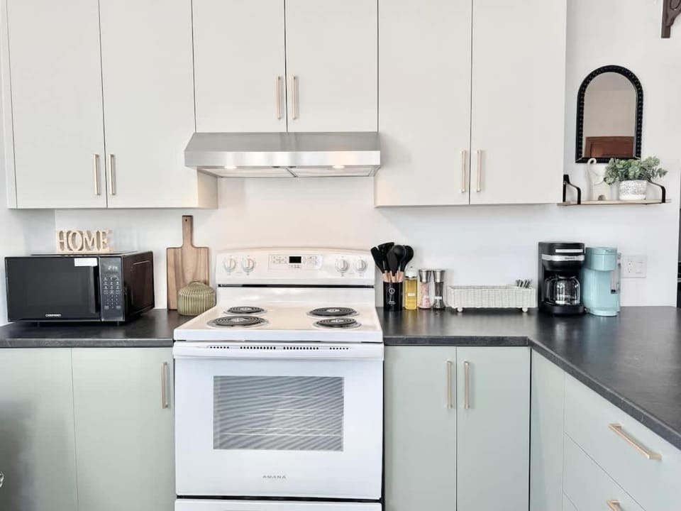 Historic Charm & Modern Comfort Sleeps 8 Apartment in Quebec City