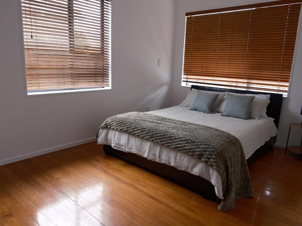 Sweet Home in Avalon House in Lower Hutt