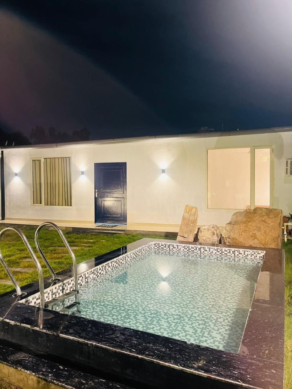 Swimming pool
