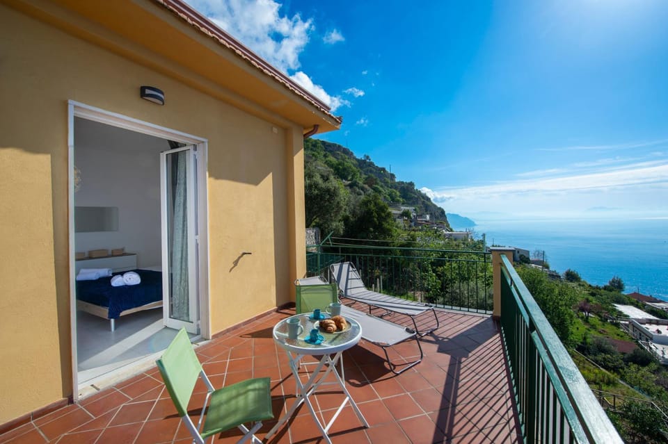 View (from property/room), Balcony/Terrace, sunbed