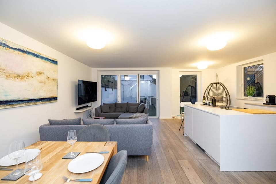 Kitchen or kitchenette, Living room, Dining area