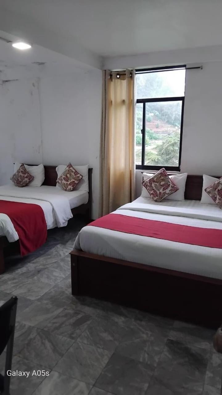 New Vacation Villa Bed and Breakfast in Nuwara Eliya