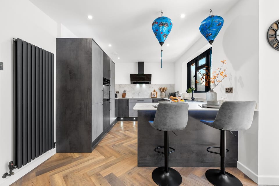 Seating area, Dining area, oven, kitchen
