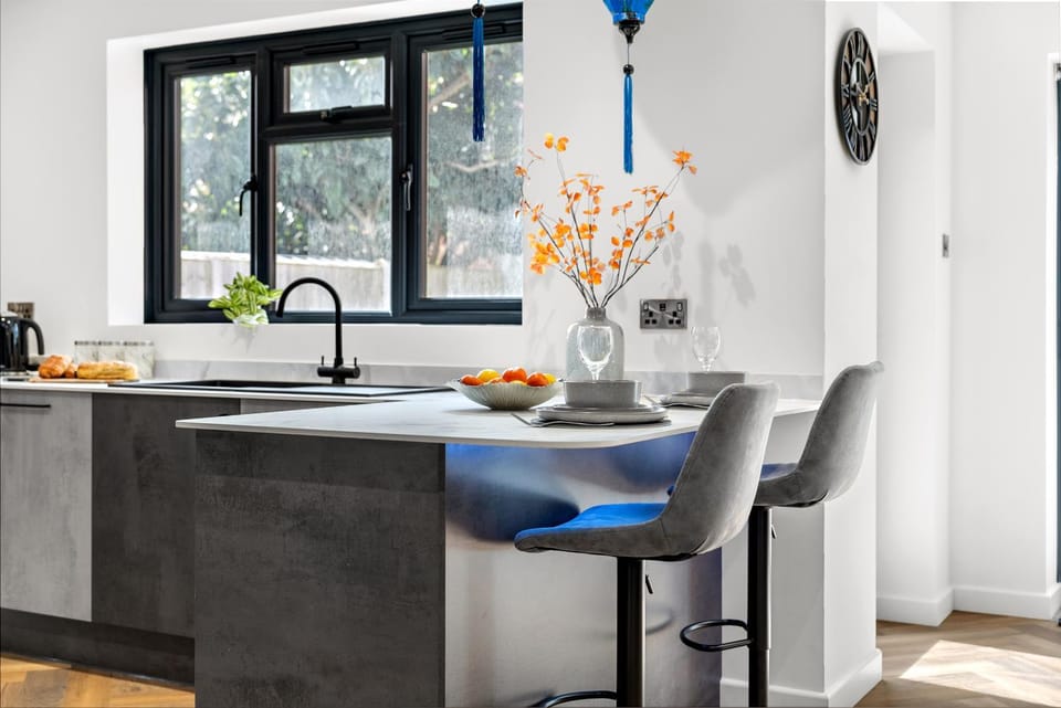Dining area, kitchen