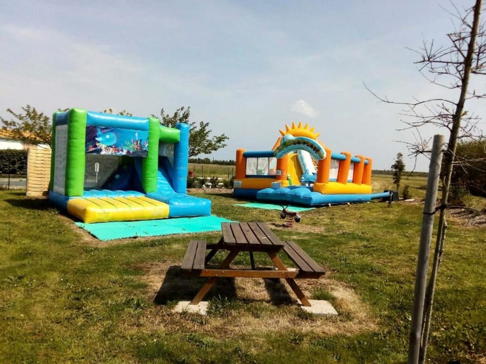 Camping Paradis Le Grand'R - Mobil home 3 Pièces 4 Personnes + TV MAE-9847 Campground/ 
RV Resort in La Faute-sur-Mer