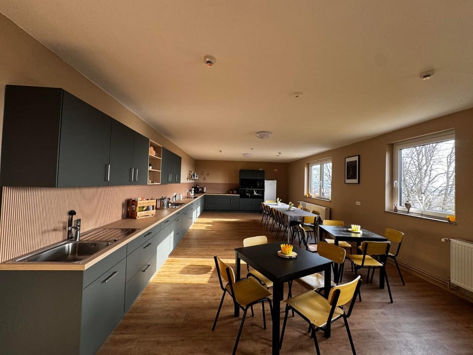 Kitchen or kitchenette, Dining area, minibar