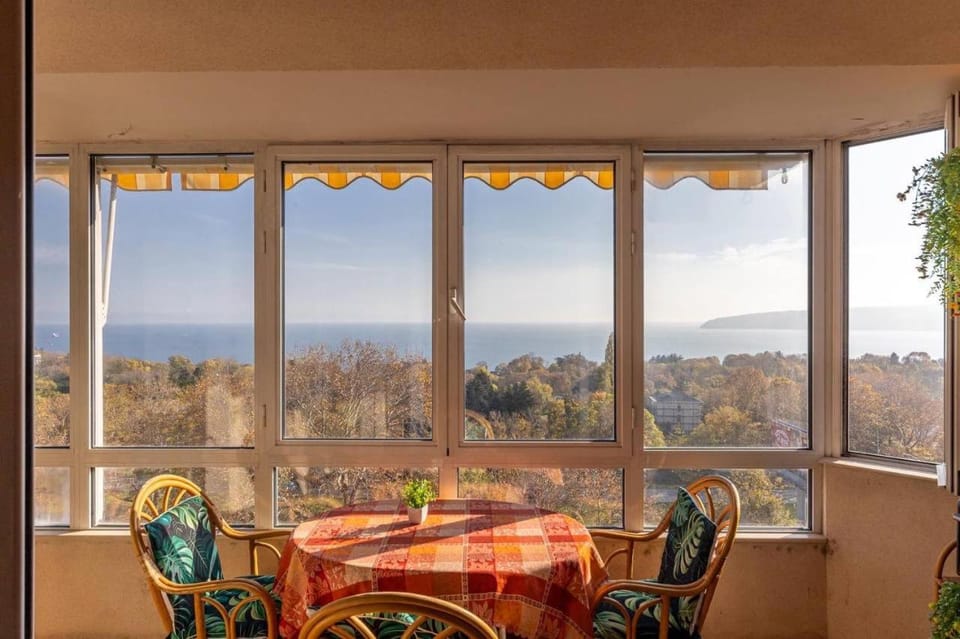 Above the Sea Wake Up Over Varna Blue Horizon Apartment in Varna